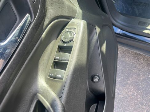 Used 2022 Chevrolet Equinox LT image 18