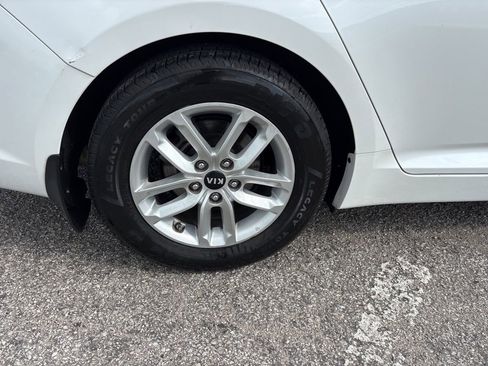 Used 2011 Kia Optima LX w/ Convenience Pkg FWD image 10