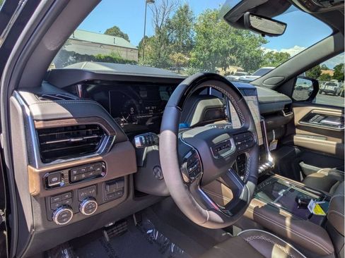 Used 2026 GMC Yukon XL Denali Ultimate w/ LPO, Floor Liner Package AWD/4WD image 11
