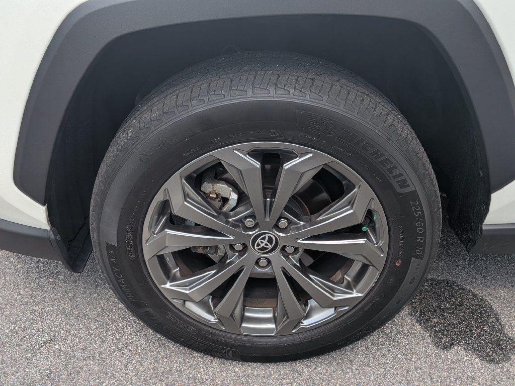 Used 2022 Toyota RAV4 Limited AWD/4WD image 6