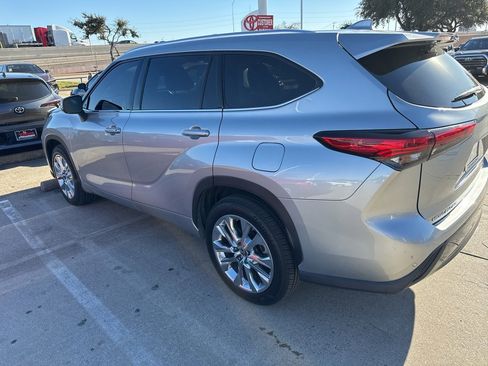 Used 2020 Toyota Highlander Limited image 5