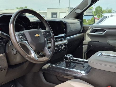 Used 2022 Chevrolet Silverado 1500 LTZ w/ LTZ Premium Package AWD/4WD image 9