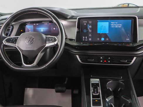 Used 2024 Volkswagen Atlas Cross Sport SE FWD image 17