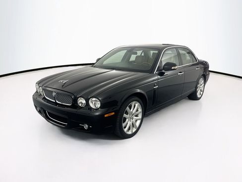 Used 2009 Jaguar XJ8 RWD image 1