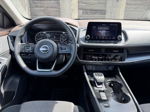 Used 2023 Nissan Rogue SV FWD image 11