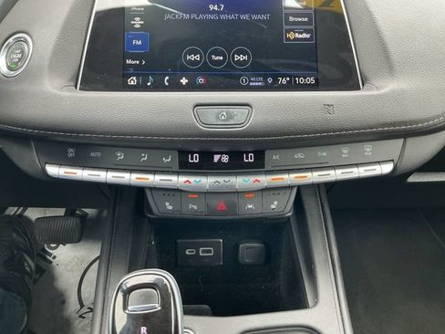 Used 2021 Cadillac XT4 Premium Luxury w/ Cold Weather Package AWD/4WD image 17