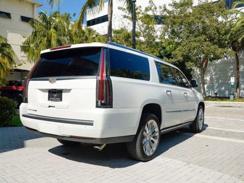 Used 2019 Cadillac Escalade ESV Premium Luxury image 25