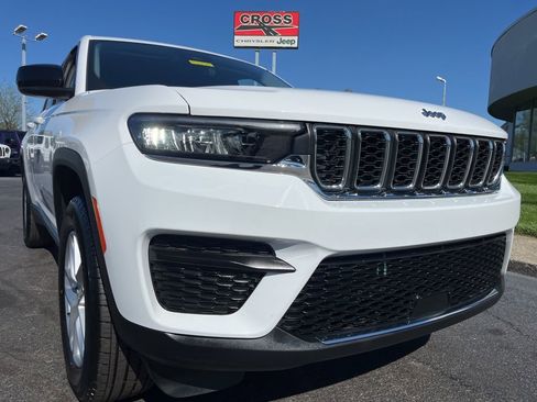 Used 2023 Jeep Grand Cherokee Laredo w/ Luxury Tech Group I AWD/4WD image 47