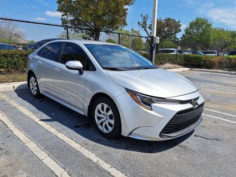 Used 2025 Toyota Corolla LE image 2