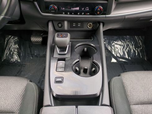 Used 2025 Nissan Rogue SV FWD image 19