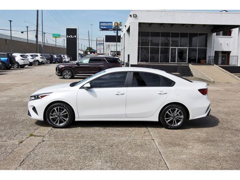 Certified 2023 Kia Forte LXS w/ LXS Technology Package FWD image 4