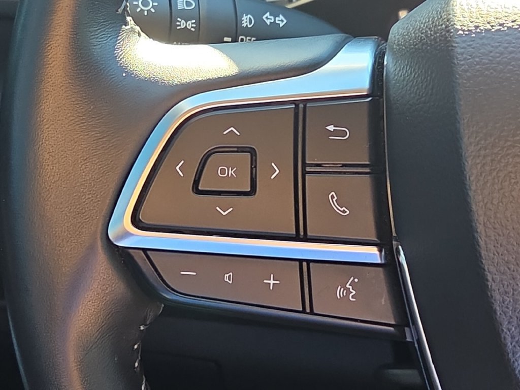 Used 2021 Toyota Highlander XLE AWD/4WD image 25