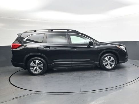 Used 2019 Subaru Ascent Premium image 3