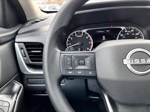 Used 2025 Nissan Rogue S image 22