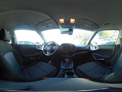 Used 2025 Kia Soul LX w/ LX Technology Package FWD image 37