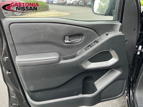 Used 2023 Nissan Frontier SV image 15