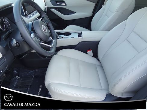 Used 2023 Nissan Rogue SL image 10