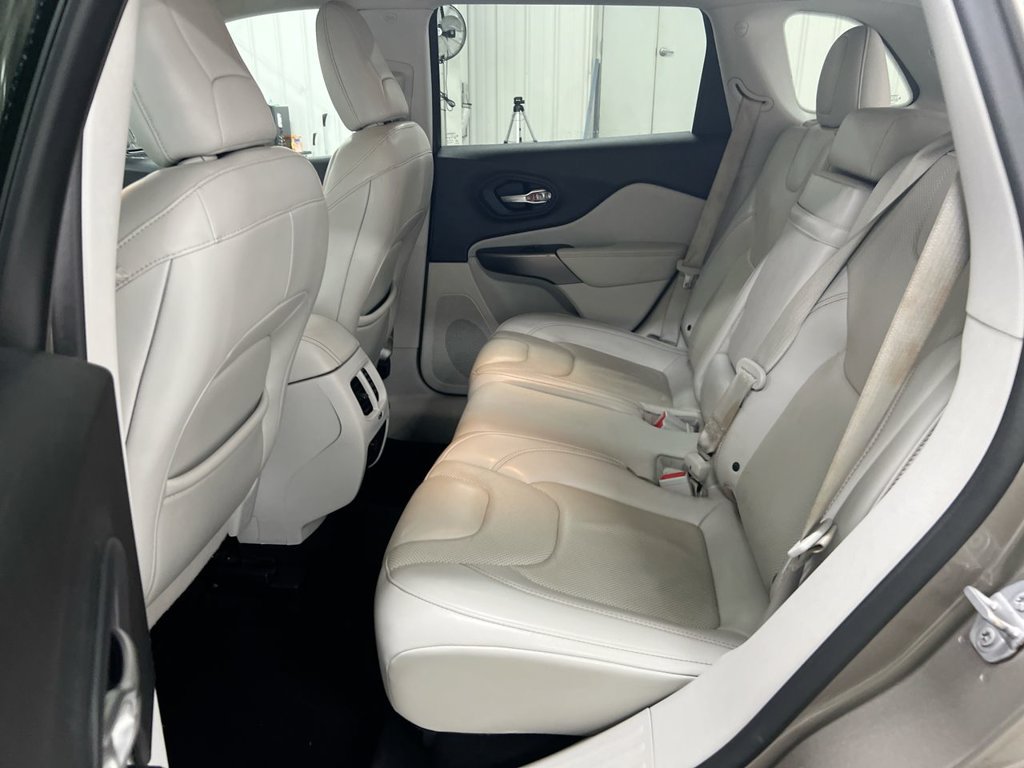 Used 2019 Jeep Cherokee Limited AWD/4WD image 22