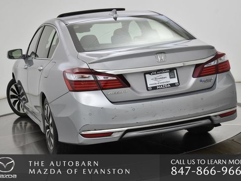 Used 2017 Honda Accord Touring image 7
