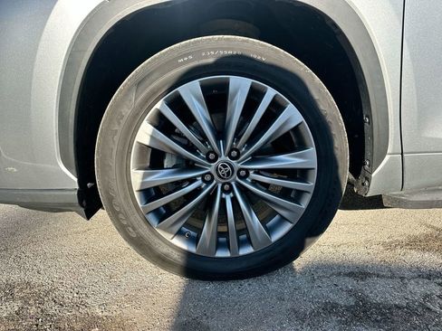 Used 2022 Toyota Highlander Platinum image 6