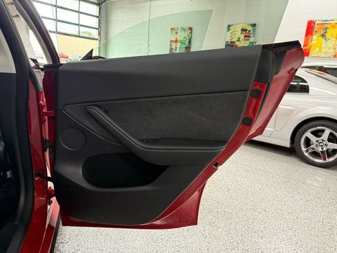 Used 2022 Tesla Model Y Long Range AWD/4WD image 18