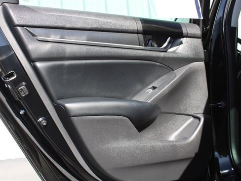 Used 2018 Honda Accord EX image 15