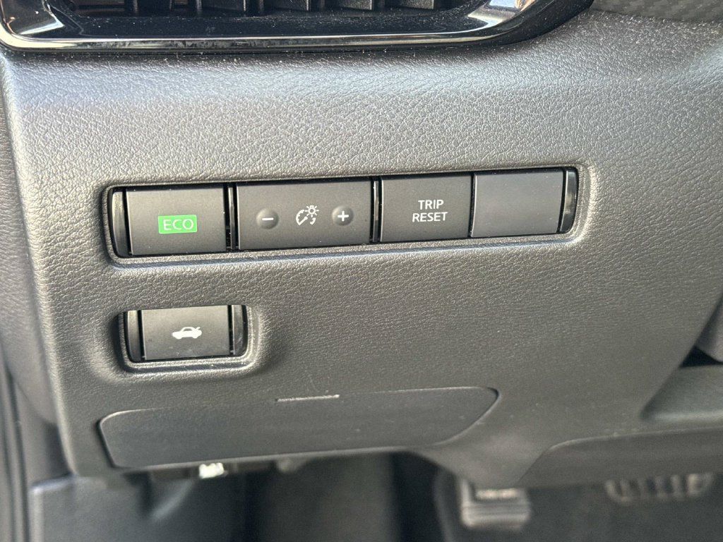 Used 2024 Nissan Sentra SV FWD image 29