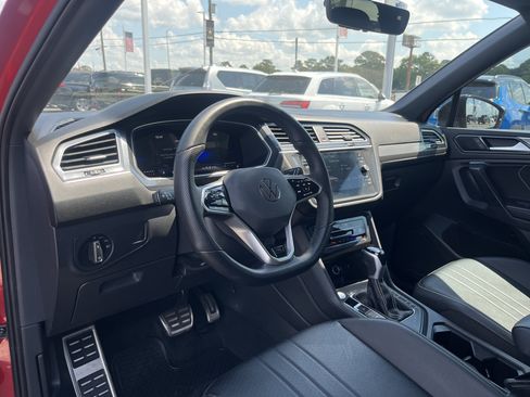 Used 2024 Volkswagen Tiguan SE R-Line w/ MDO Package, Three-Row FWD image 13