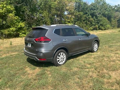 Used 2017 Nissan Rogue SV w/ SV Family Package FWD image 14