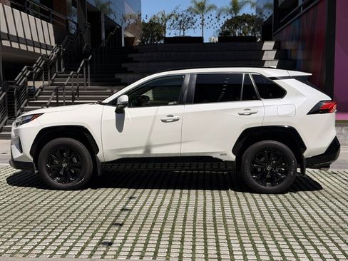 Used 2022 Toyota RAV4 SE w/ SE Grade Weather Package image 8