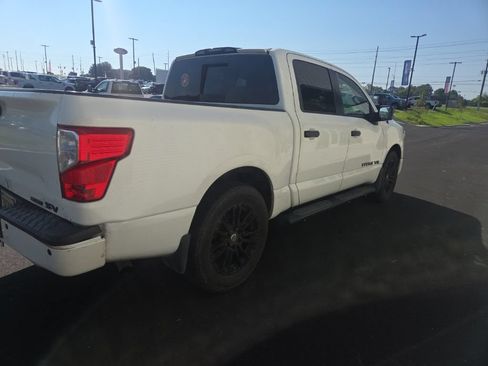 Used 2018 Nissan Titan SV w/ SV Convenience Package RWD image 13