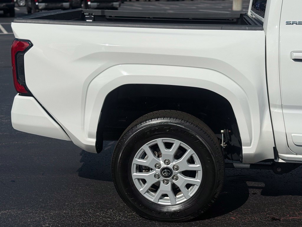 Certified 2025 Toyota Tacoma SR5 AWD/4WD image 9