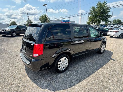 Used 2019 Dodge Grand Caravan SE FWD image 29