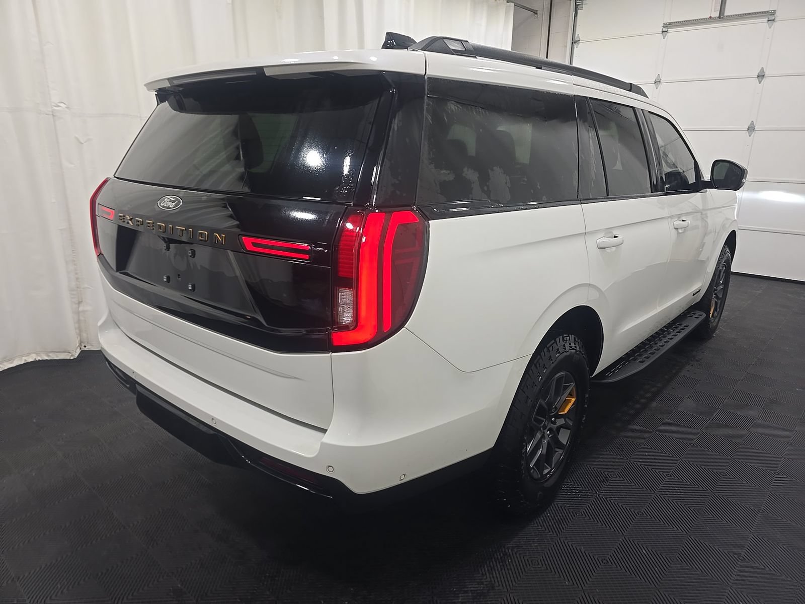 Used 2025 Ford Expedition Tremor AWD/4WD image 13