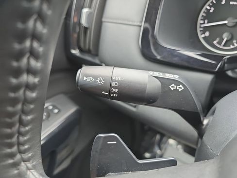 Used 2024 Nissan Pathfinder SV image 29