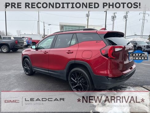 Used 2023 GMC Terrain SLT w/ Elevation Edition image 4