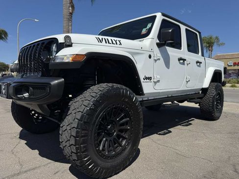 Used 2022 Jeep Gladiator Sport AWD/4WD image 13