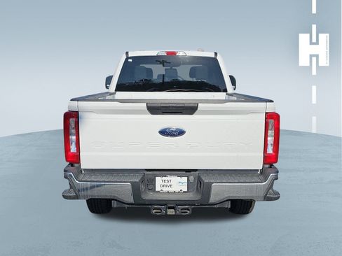 Used 2023 Ford F250 XLT w/ FX4 Off-Road Package image 3