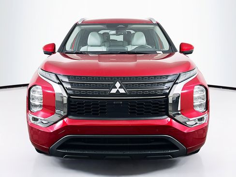 Used 2024 Mitsubishi Outlander SEL image 2