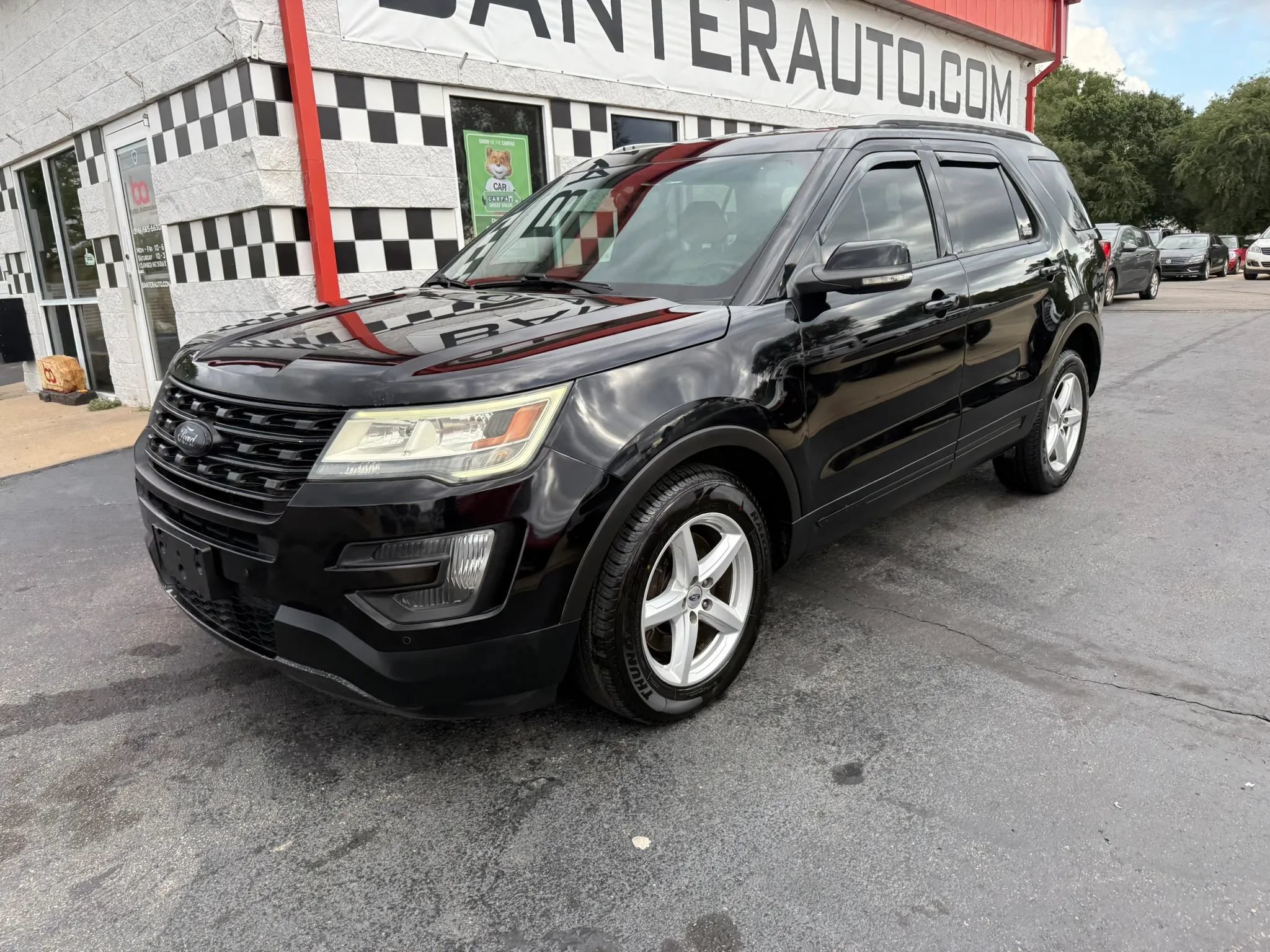 Used 2016 Ford Explorer XLT w/ Equipment Group 202A AWD/4WD image 3