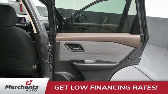 Used 2023 Nissan Rogue S AWD/4WD image 16