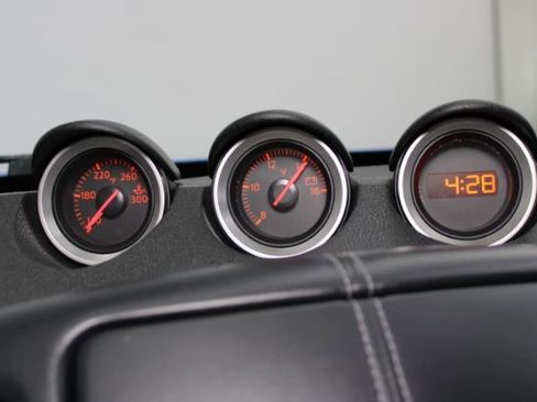 Used 2009 Nissan 370Z Coupe w/ Sport Pkg RWD image 17
