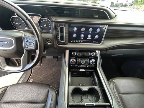 Used 2021 GMC Yukon Denali w/ Advanced Technology Package AWD/4WD image 16