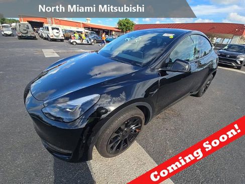 Used 2023 Tesla Model Y Long Range AWD/4WD image 1