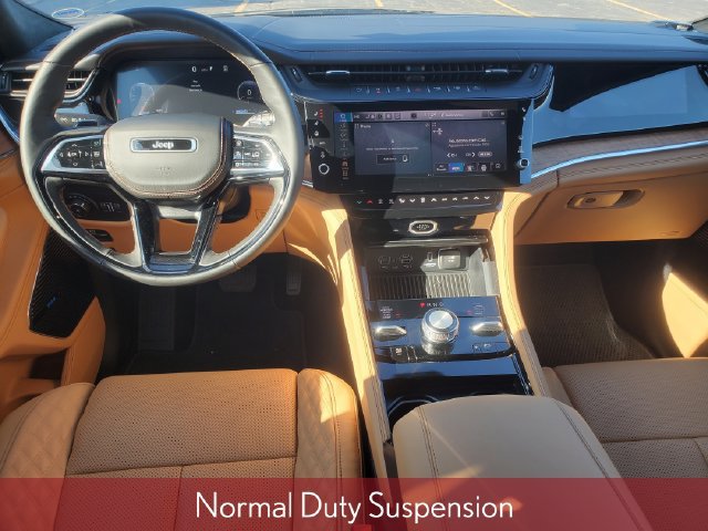Used 2026 Jeep Grand Cherokee Summit AWD/4WD image 32