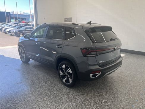 New 2026 Volkswagen Taos SE AWD/4WD image 3