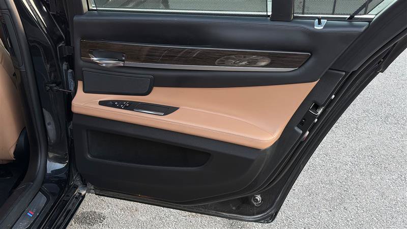 Used 2015 BMW 750i xDrive AWD/4WD image 43
