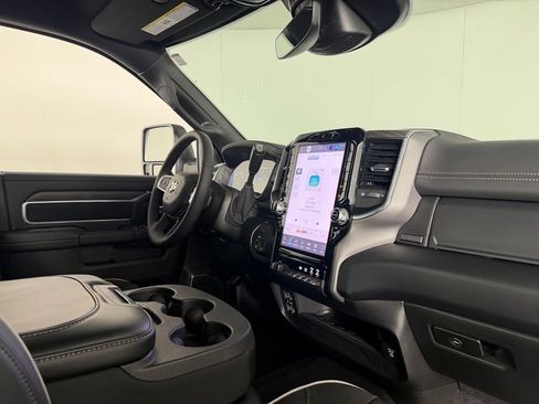 Certified 2026 RAM 2500 Laramie AWD/4WD image 32