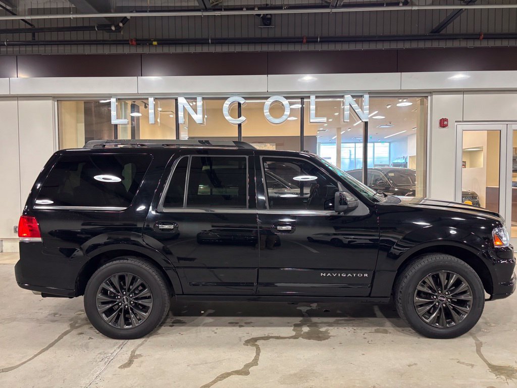 Used 2017 Lincoln Navigator Select AWD/4WD image 5