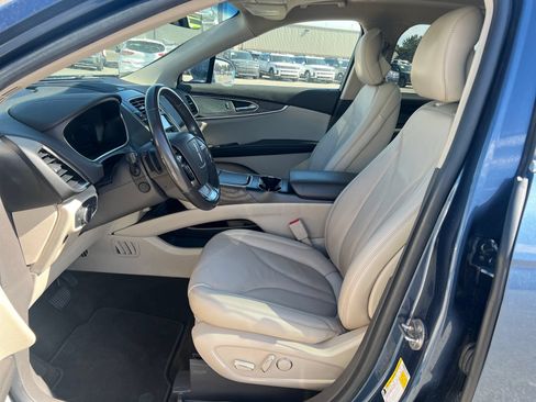 Used 2019 Lincoln Nautilus Select AWD/4WD image 9